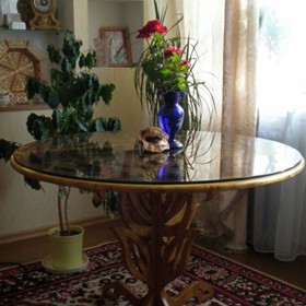 Резьба по дереву: Резной столик